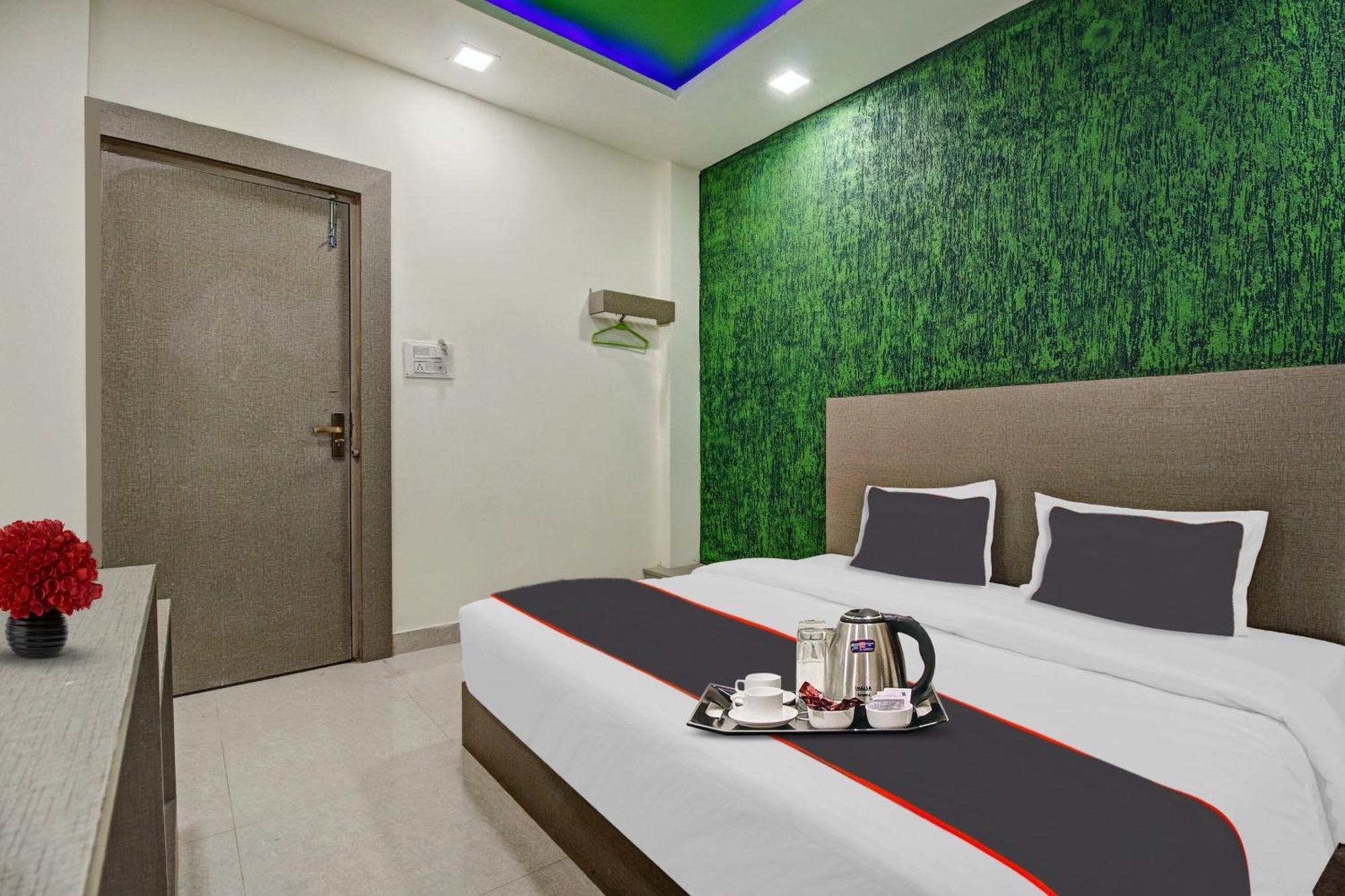 Super Collection O The Wishtler Hotel Bhopal Exterior photo