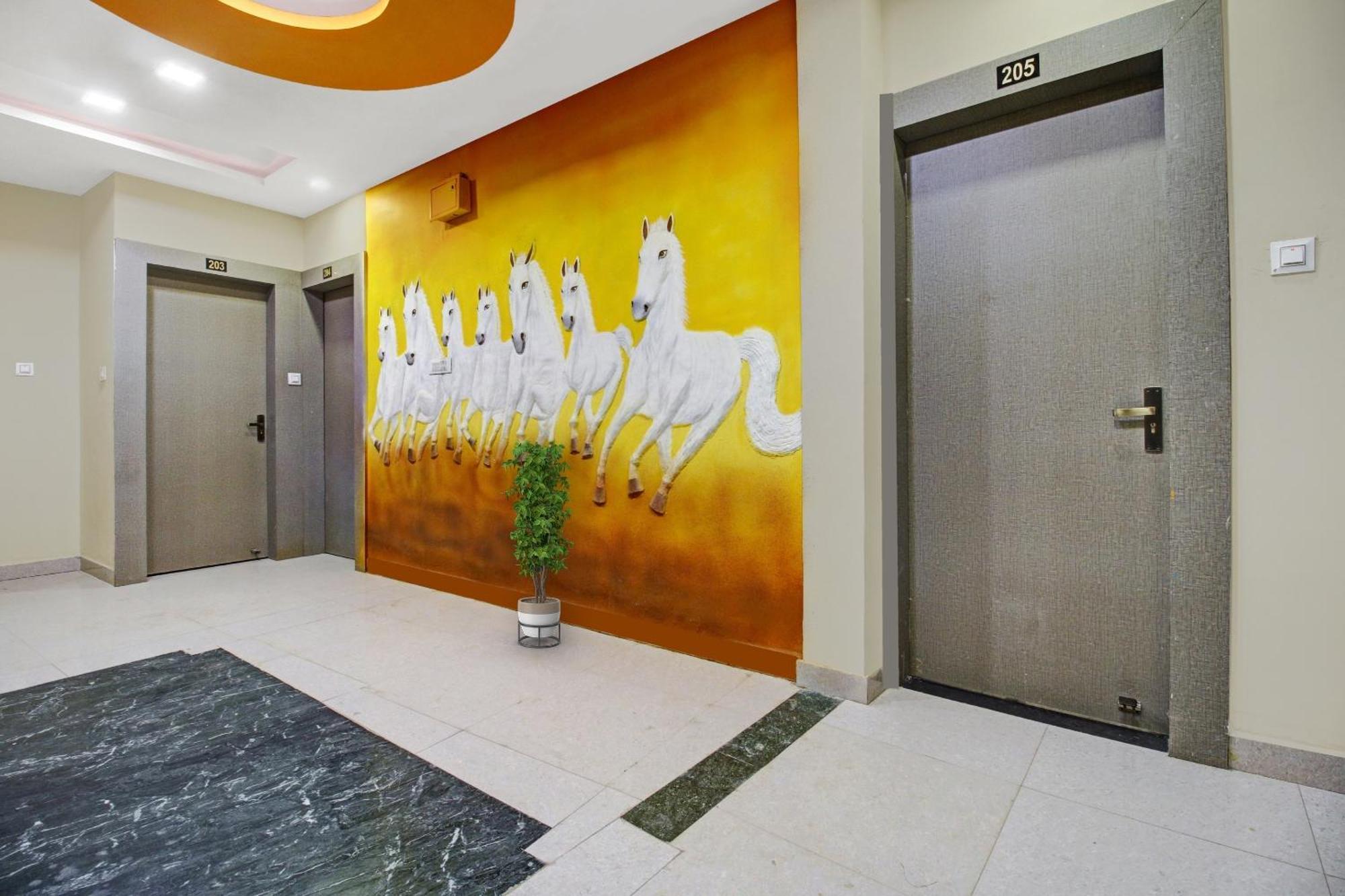 Super Collection O The Wishtler Hotel Bhopal Exterior photo